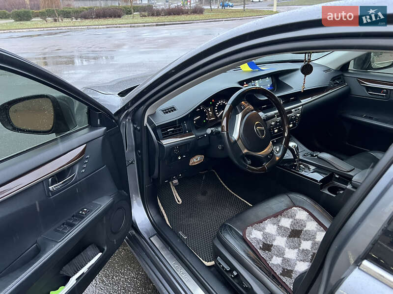 Седан Lexus ES 2014 в Черкасах