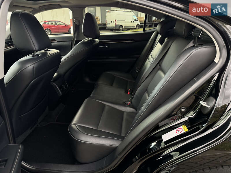 Седан Lexus ES 2014 в Самборе