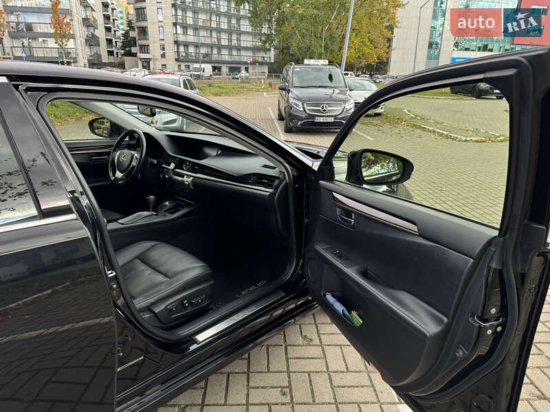 Седан Lexus ES 2014 в Самборе