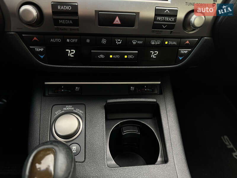 Седан Lexus ES 2014 в Самборе