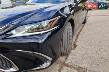 Седан Lexus ES 2019 в Дніпрі