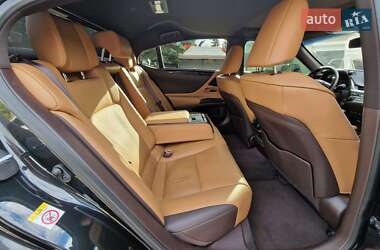 Седан Lexus ES 2019 в Дніпрі