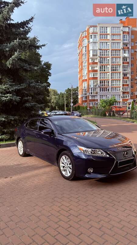 Седан Lexus ES 2013 в Чернигове