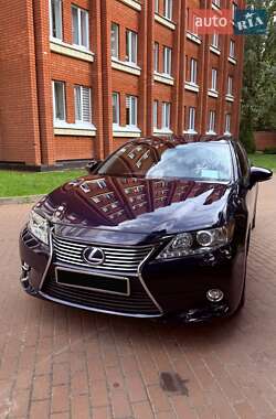 Седан Lexus ES 2013 в Чернігові