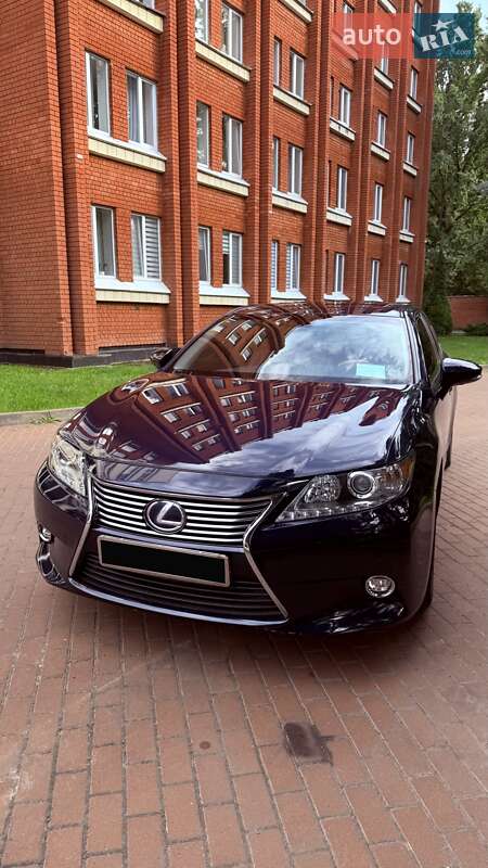 Седан Lexus ES 2013 в Чернигове