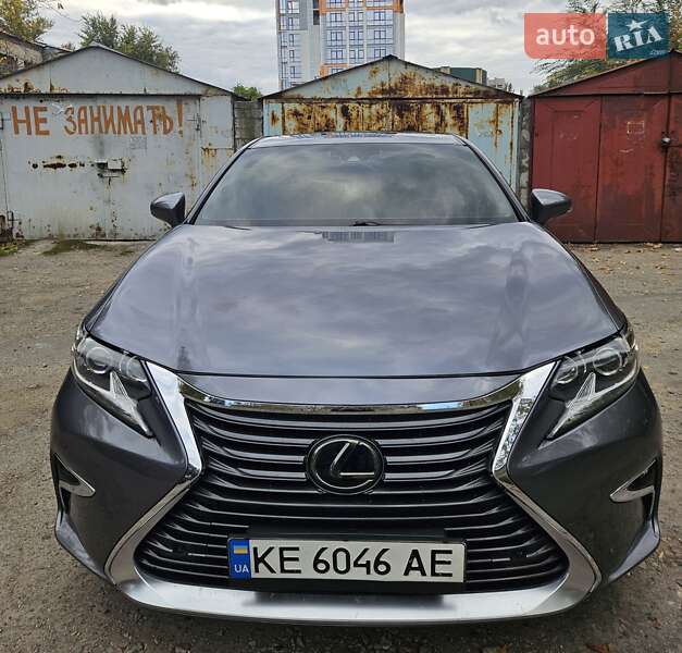 Седан Lexus ES 2016 в 