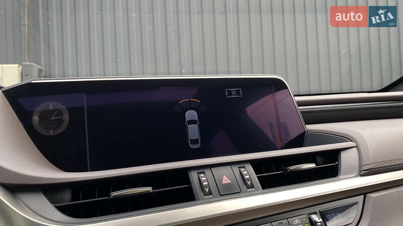Седан Lexus ES 2021 в Луцке