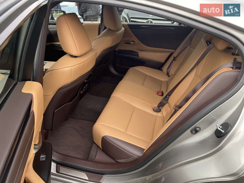 Седан Lexus ES 2021 в Луцке