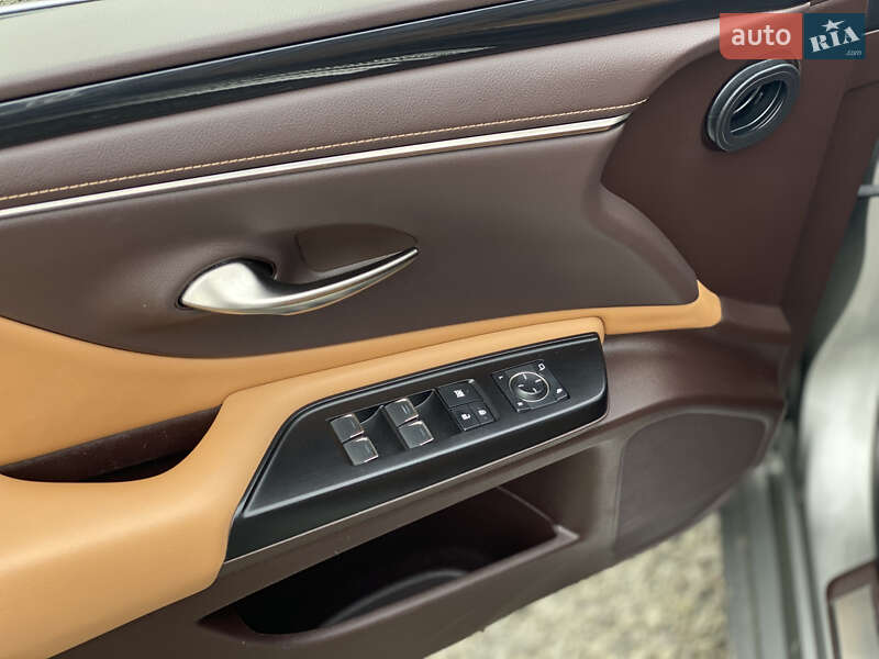 Седан Lexus ES 2021 в Луцке
