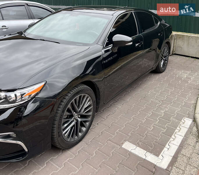 Седан Lexus ES 2014 в Киеве