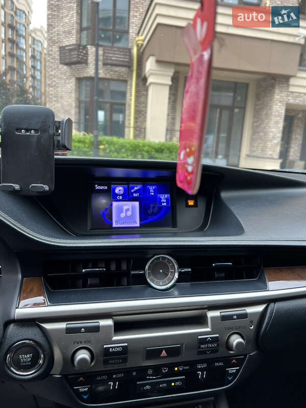 Седан Lexus ES 2014 в Киеве