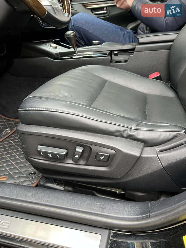 Седан Lexus ES 2014 в Киеве