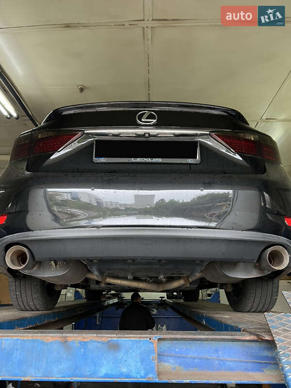 Седан Lexus ES 2014 в Киеве