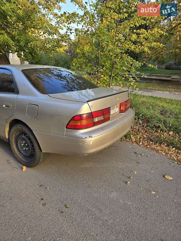 Седан Lexus ES 1998 в Харькове