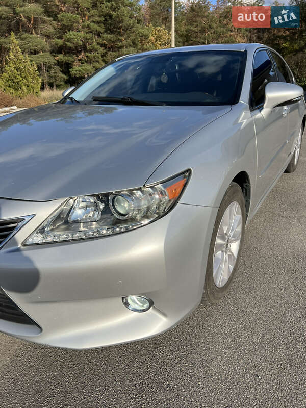 Седан Lexus ES 2013 в Кам'янському