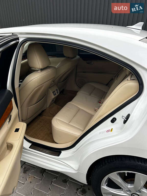 Седан Lexus ES 2012 в Софіївській Борщагівці