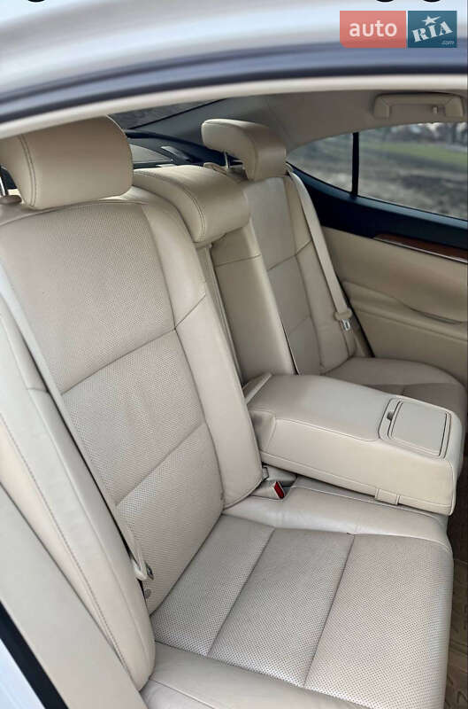 Седан Lexus ES 2012 в Софіївській Борщагівці