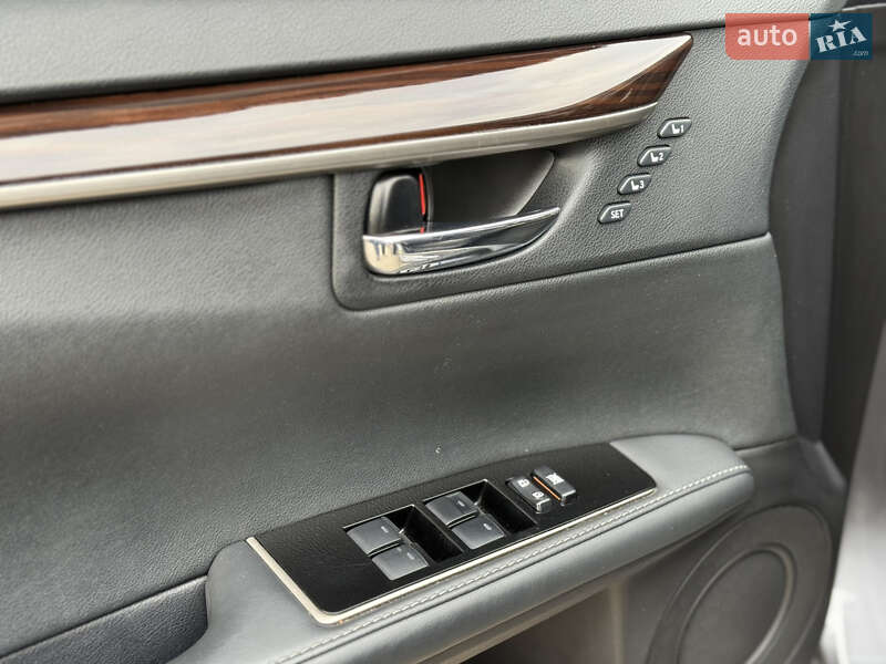 Седан Lexus ES 2016 в Дніпрі