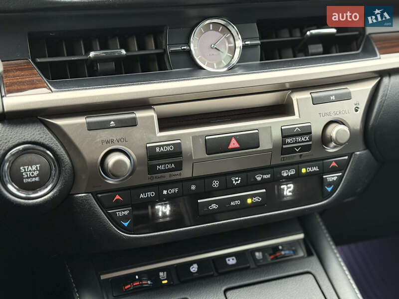 Седан Lexus ES 2016 в Дніпрі