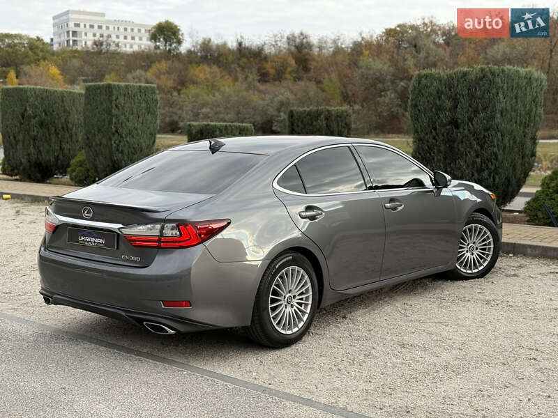 Седан Lexus ES 2016 в Дніпрі