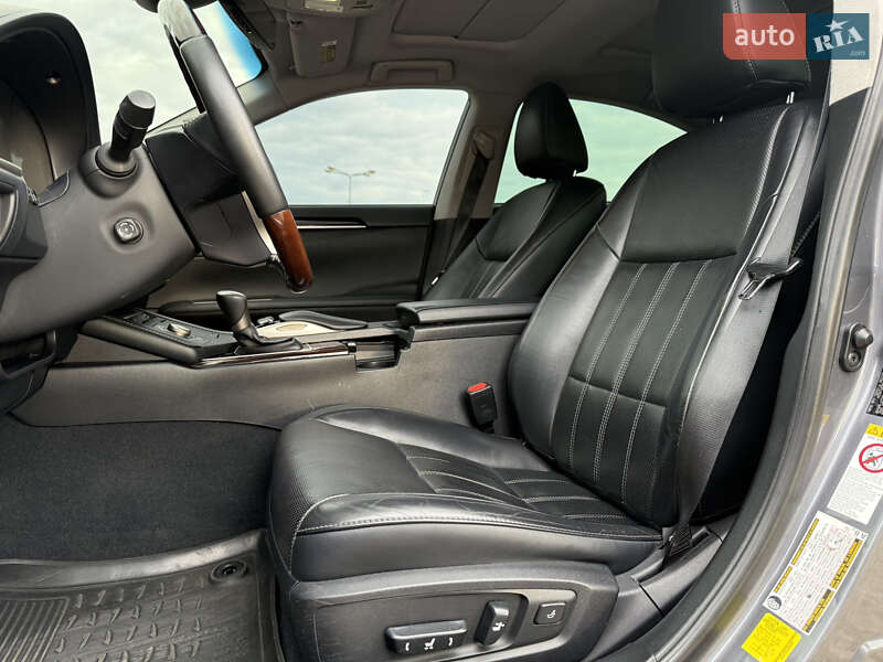 Седан Lexus ES 2016 в Дніпрі