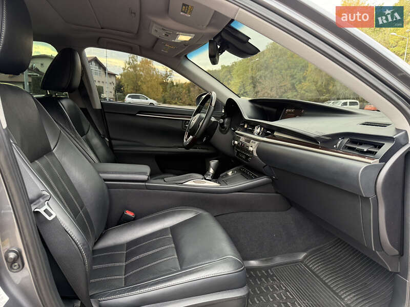Седан Lexus ES 2016 в Дніпрі
