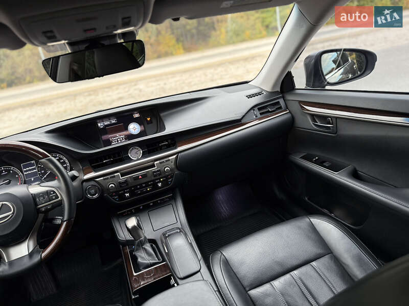 Седан Lexus ES 2016 в Дніпрі