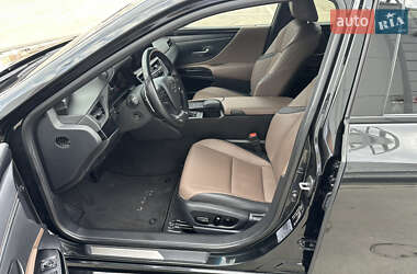 Седан Lexus ES 2021 в 