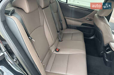 Седан Lexus ES 2021 в 