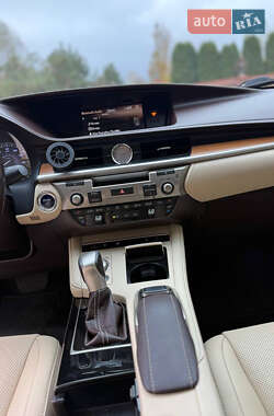 Седан Lexus ES 2017 в 