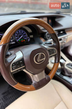 Седан Lexus ES 2017 в 
