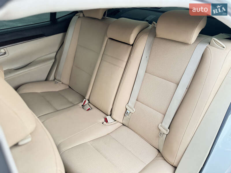 Седан Lexus ES 2013 в Киеве фото 18 Седан Lexus ES 2013 в Киеве