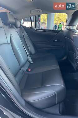 Седан Lexus ES 2019 в 