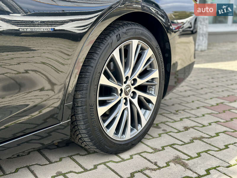 Седан Lexus ES 2020 в Одесі