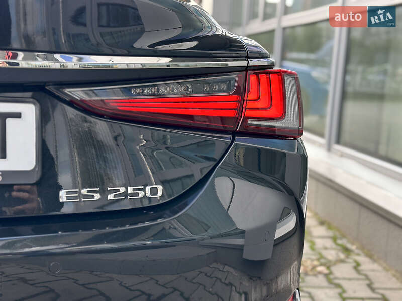 Седан Lexus ES 2020 в Одесі