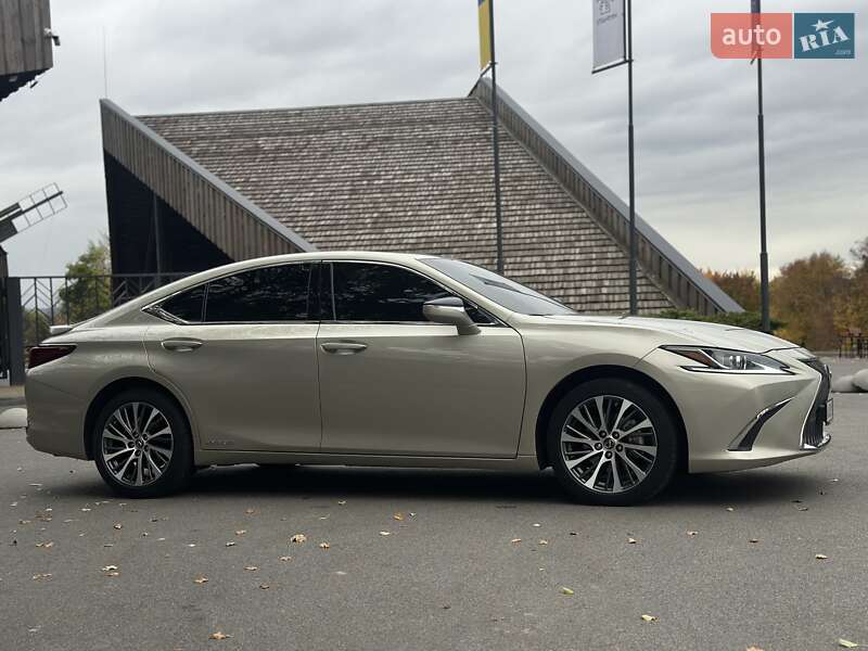 Седан Lexus ES 2020 в Киеве