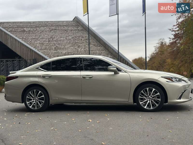 Седан Lexus ES 2020 в Киеве