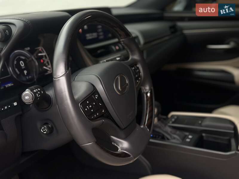 Седан Lexus ES 2020 в Киеве