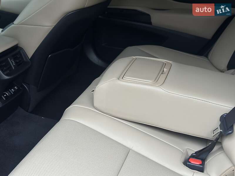 Седан Lexus ES 2020 в Киеве