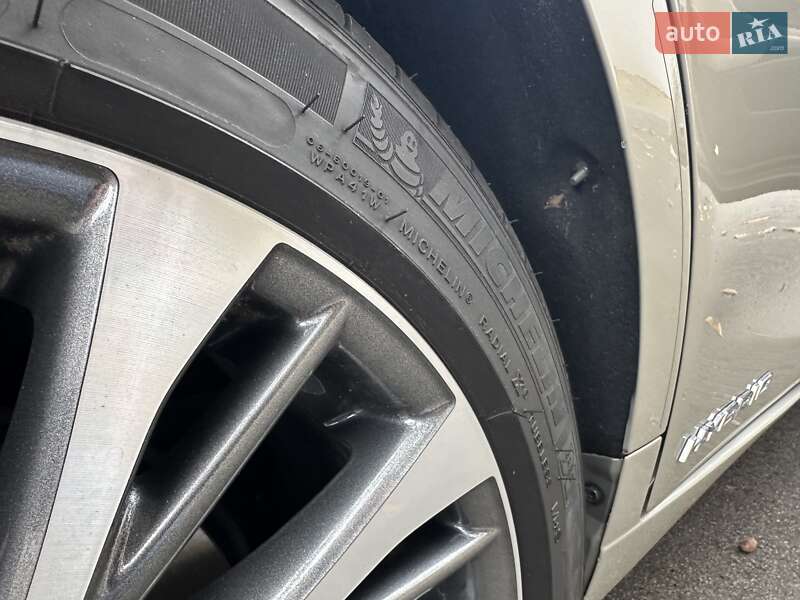 Седан Lexus ES 2020 в Киеве