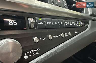 Седан Lexus ES 2020 в 