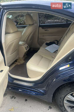 Седан Lexus ES 2014 в 