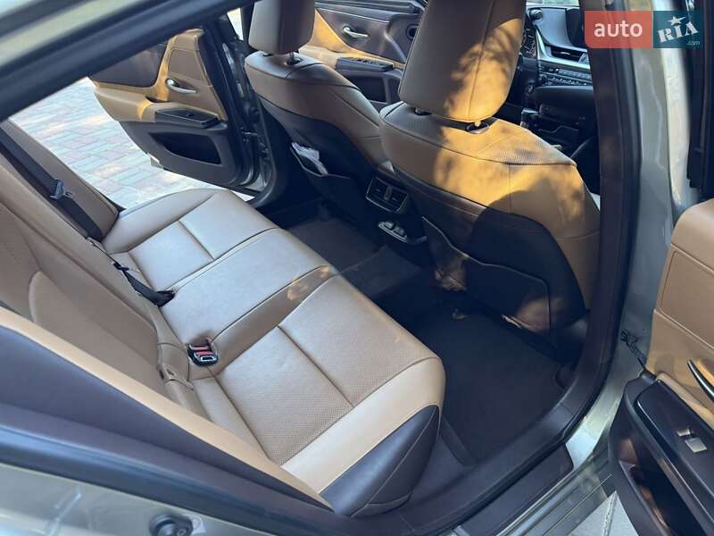 Седан Lexus ES 2018 в Черкассах фото 27 Седан Lexus ES 2018 в Черкассах