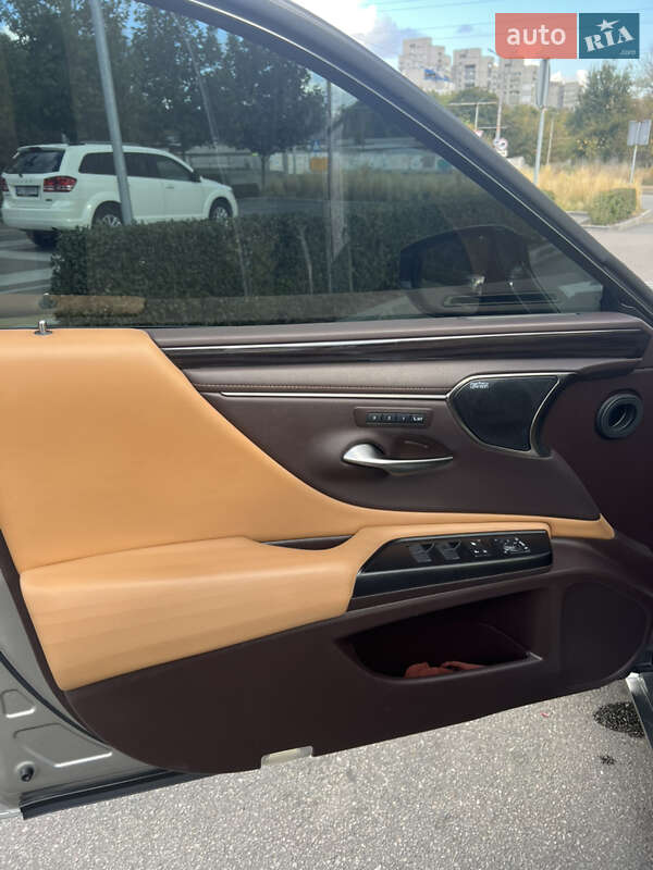 Седан Lexus ES 2019 в Днепре