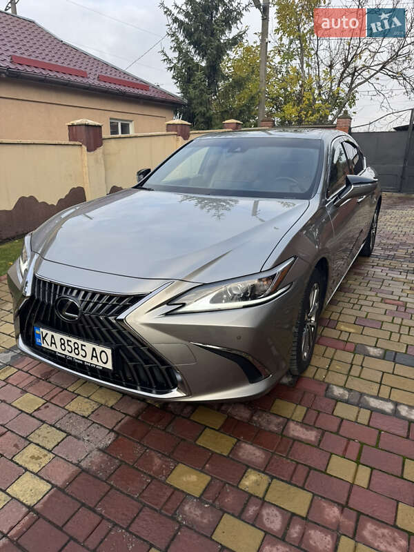 Седан Lexus ES 2022 в Киеве
