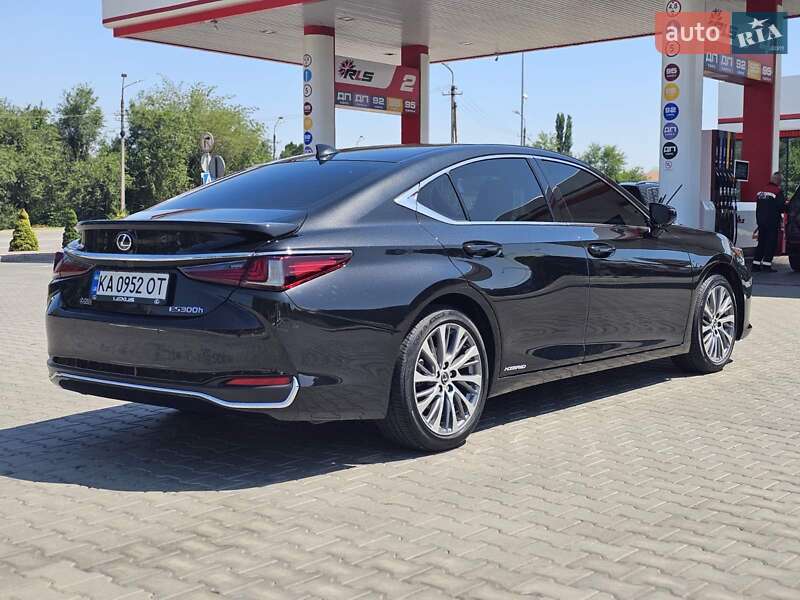 Седан Lexus ES 2021 в Киеве