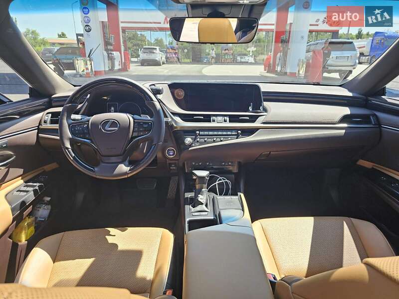 Седан Lexus ES 2021 в Киеве