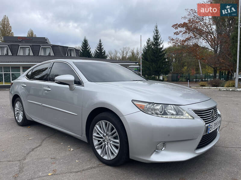 Седан Lexus ES 2013 в Кременчуге