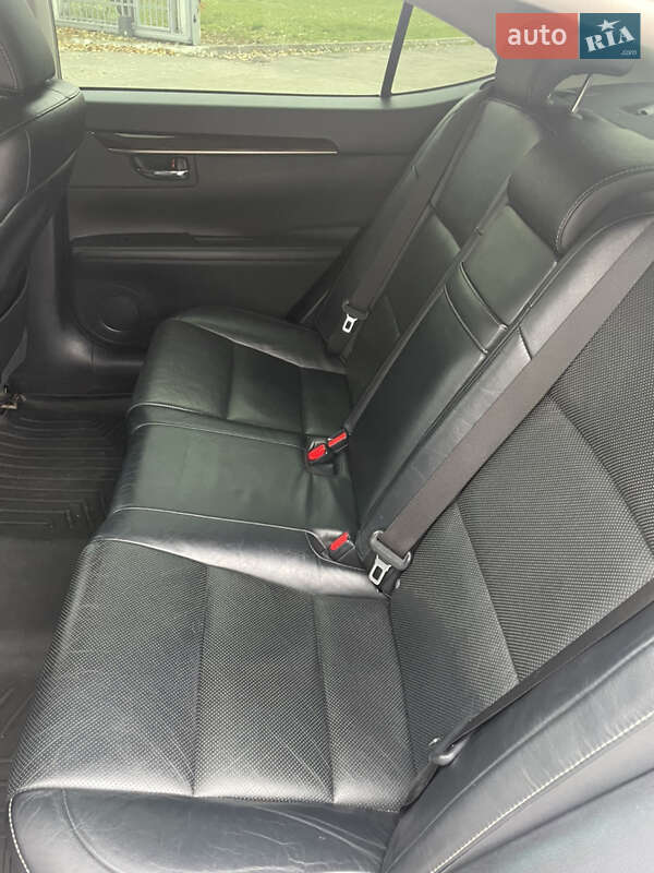 Седан Lexus ES 2013 в Кременчуге