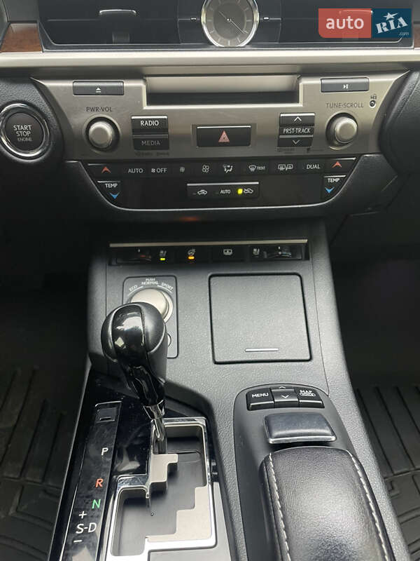 Седан Lexus ES 2013 в Кременчуге